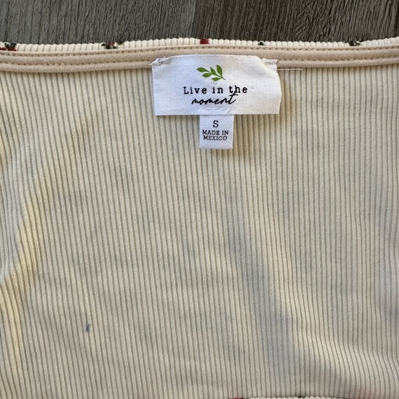 🌻 Cream Floral Square-Neck Crop Top 🌻 - Picture 2 of 5